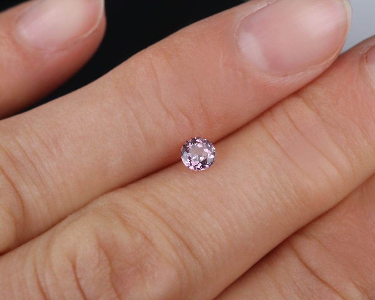 Spinel round 4 mm lavender 0.26 ct