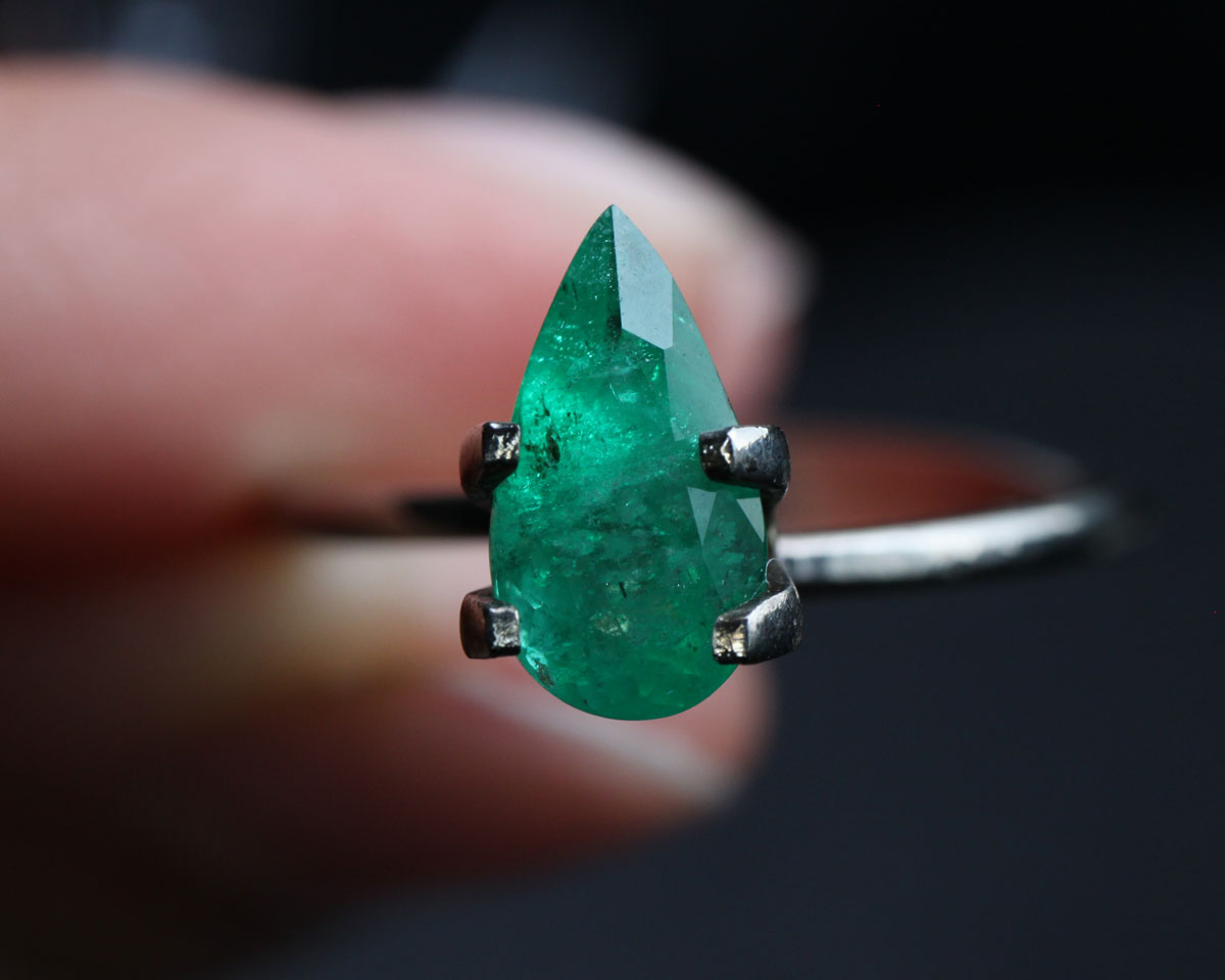 Shakiso Emerald drop 1.3 ct