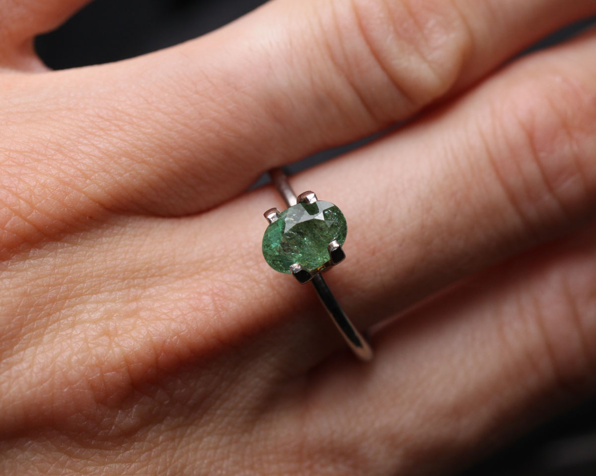 Shakiso Emerald oval 1.0 ct