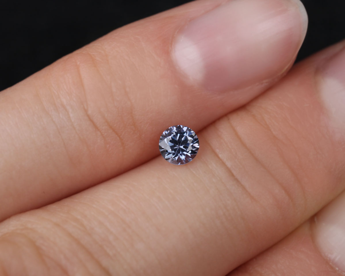 Spinell rund 4 mm 0,32 ct