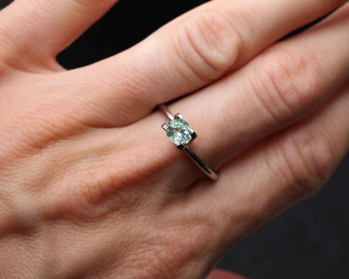 Shakiso Emerald oval 0.5 ct