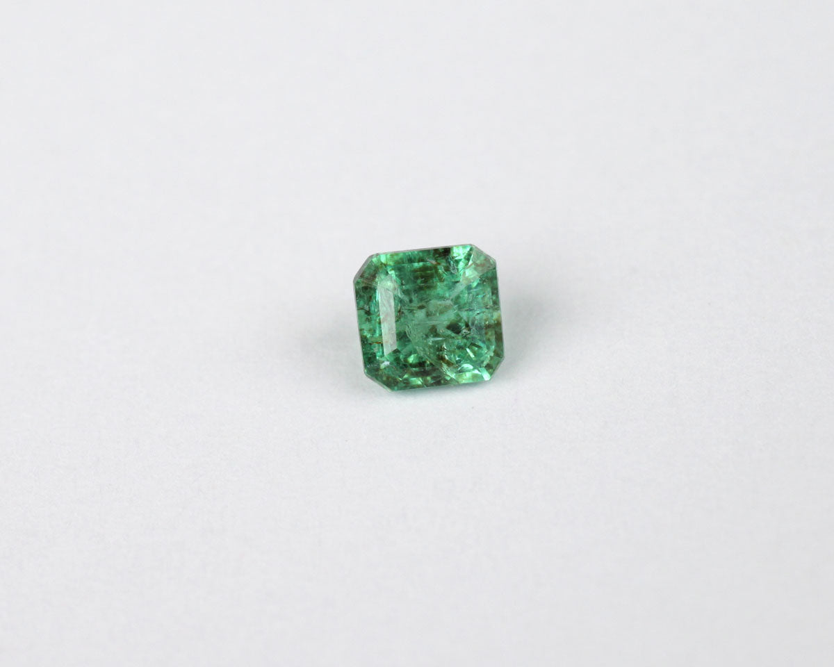 Shakiso Smaragd square 4 mm 0,41 ct
