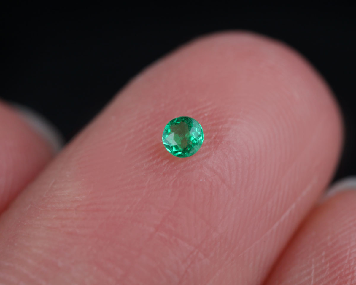 Shakiso Emerald round 0.04 ct