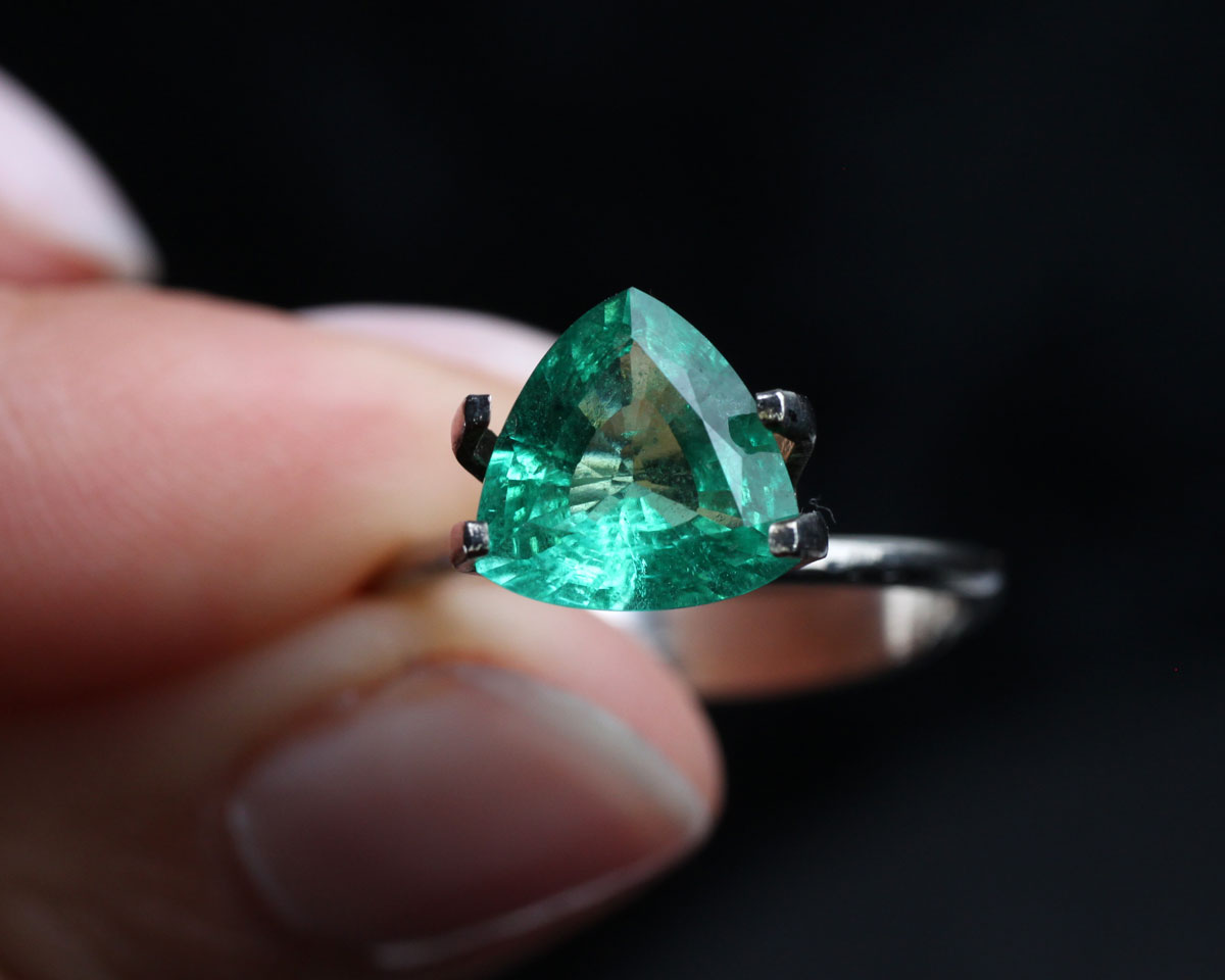 Shakiso Emerald Trillion 2.06 ct