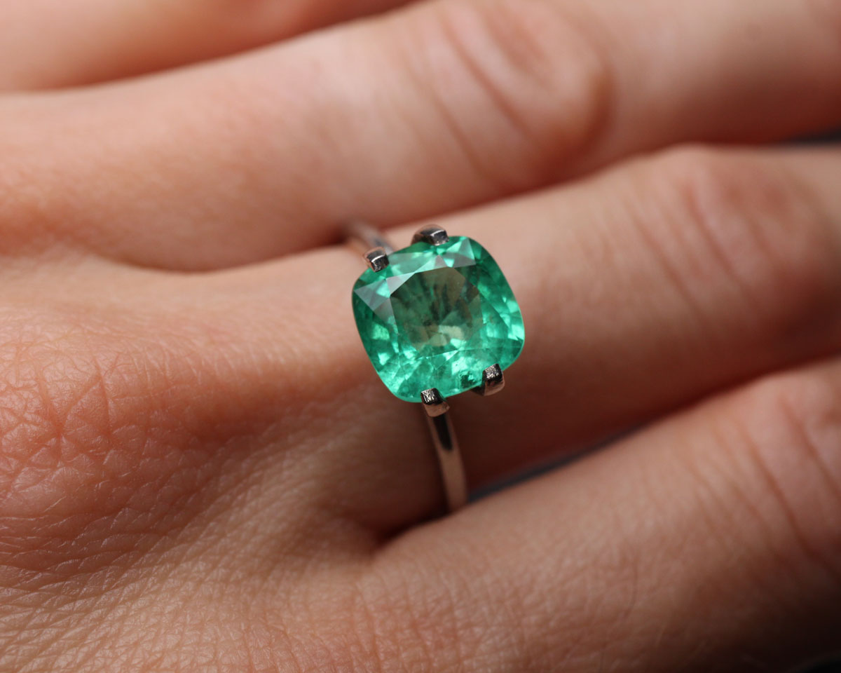 Shakiso Emerald Cushion 2.72 ct