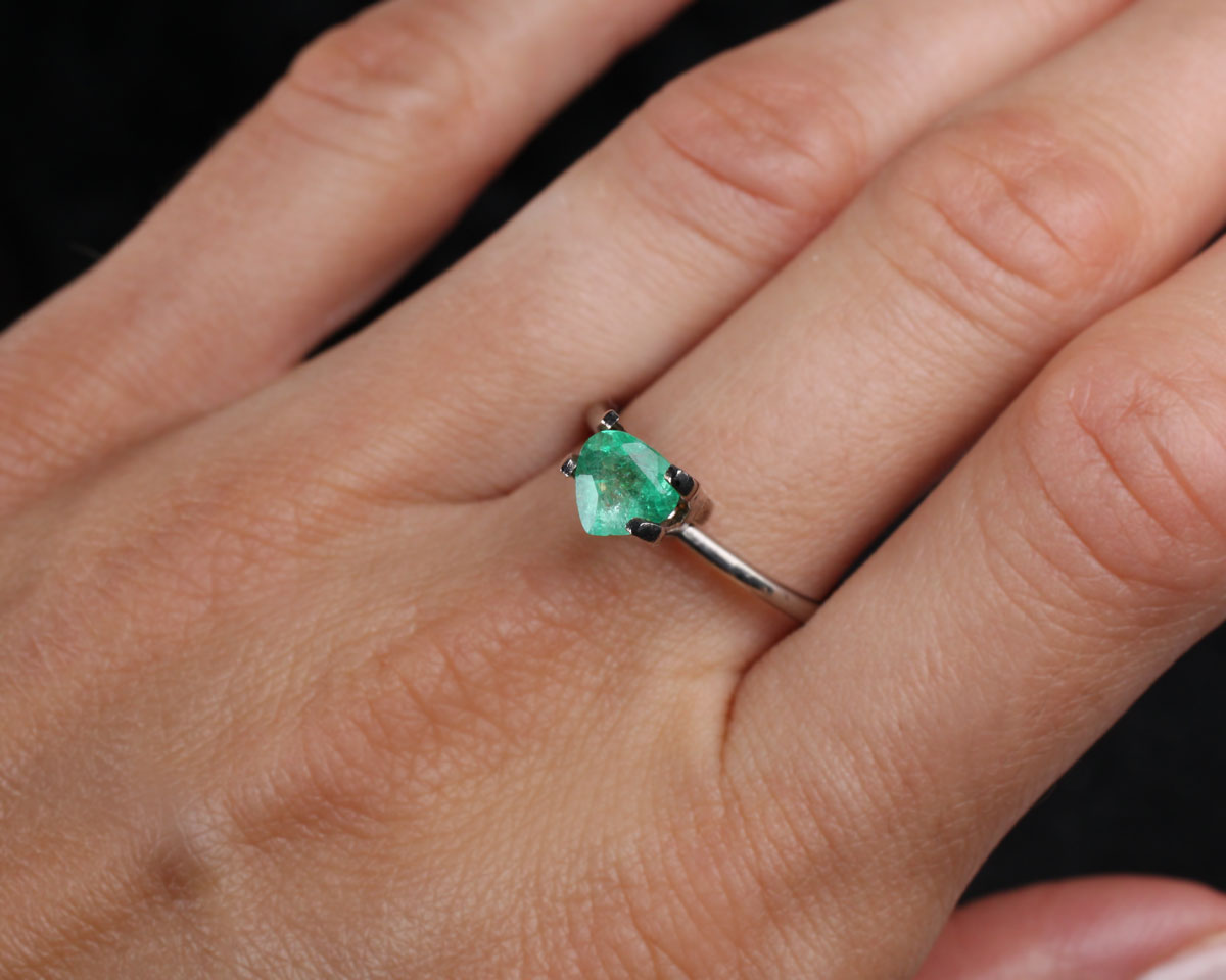 Shakiso Emerald heart 0.9 ct