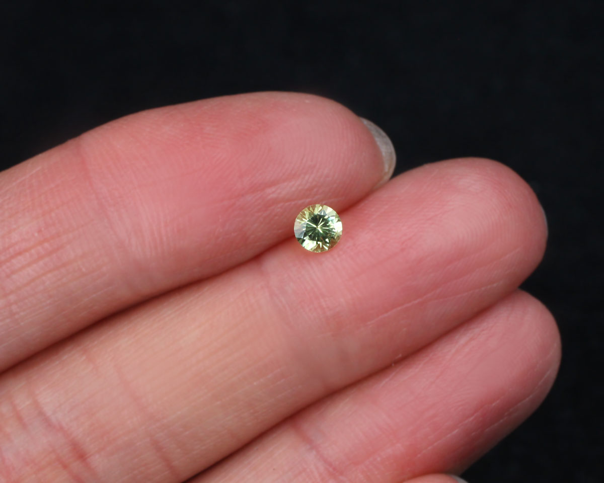Peridot briljant rund 0,25 ct 4 mm