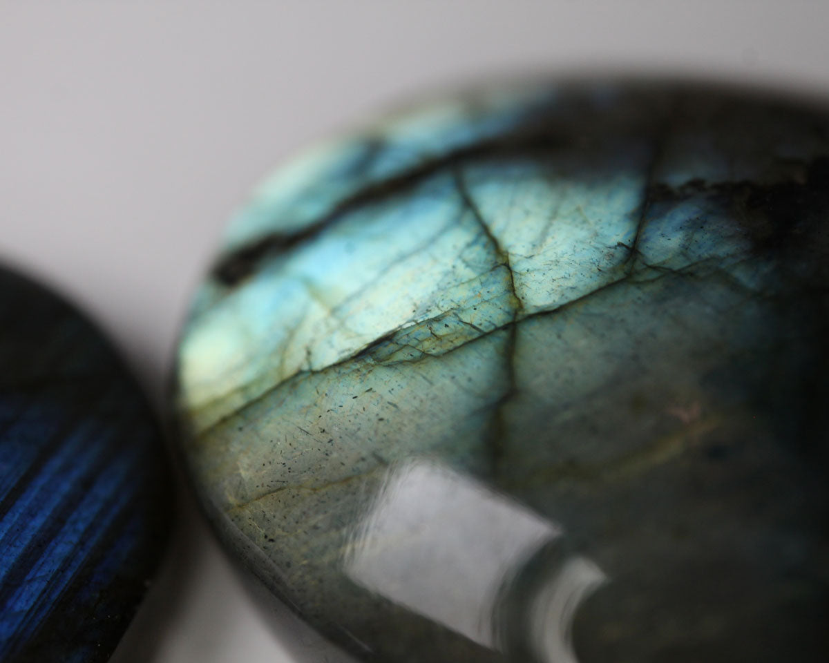Spectrolite oval Cabochon 30x21mm