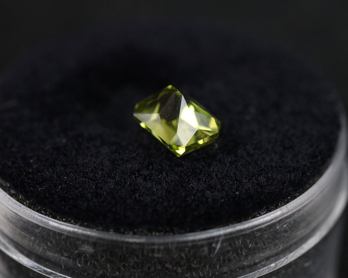 Peridot oktagon 4,5x6mm