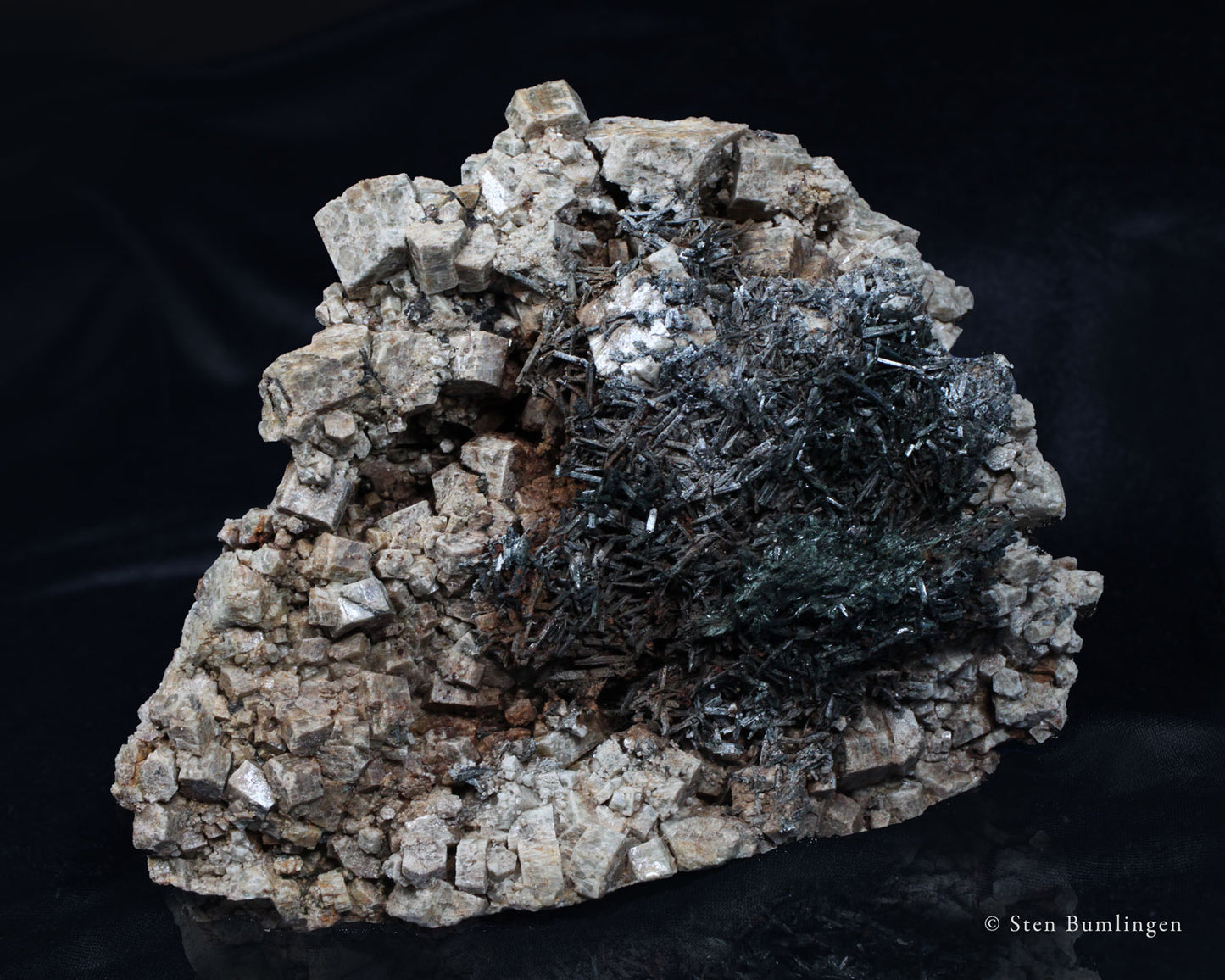 Apatite with actinolite and rutile