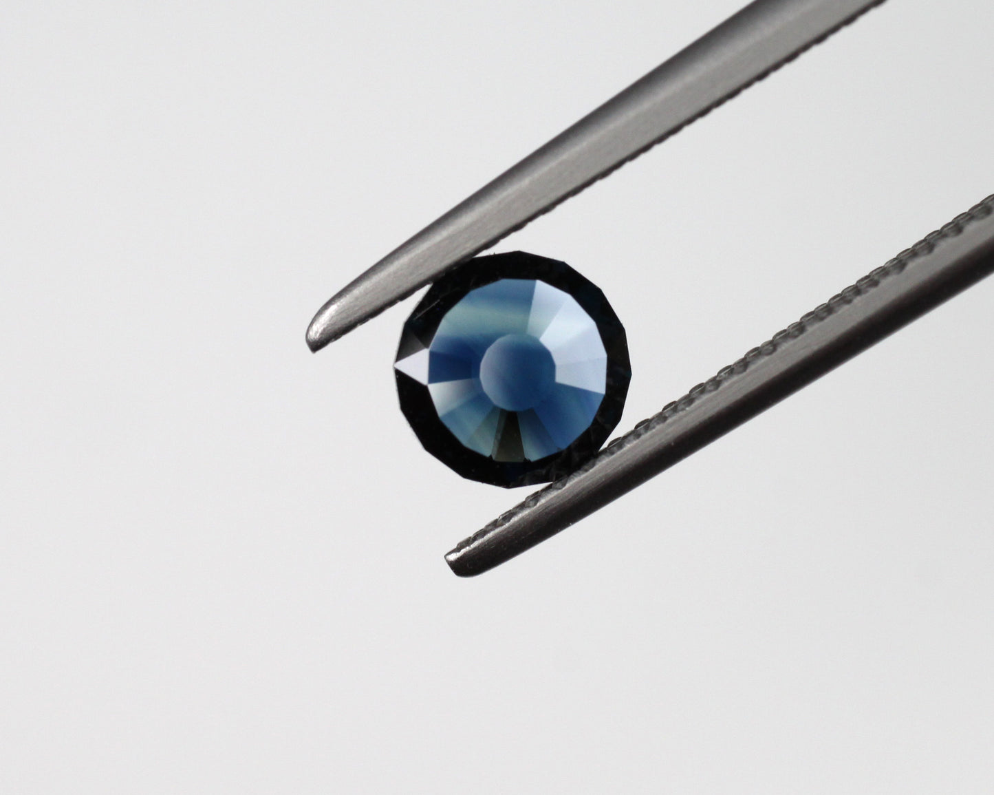 Safir rund blå 6 mm 0,87 ct