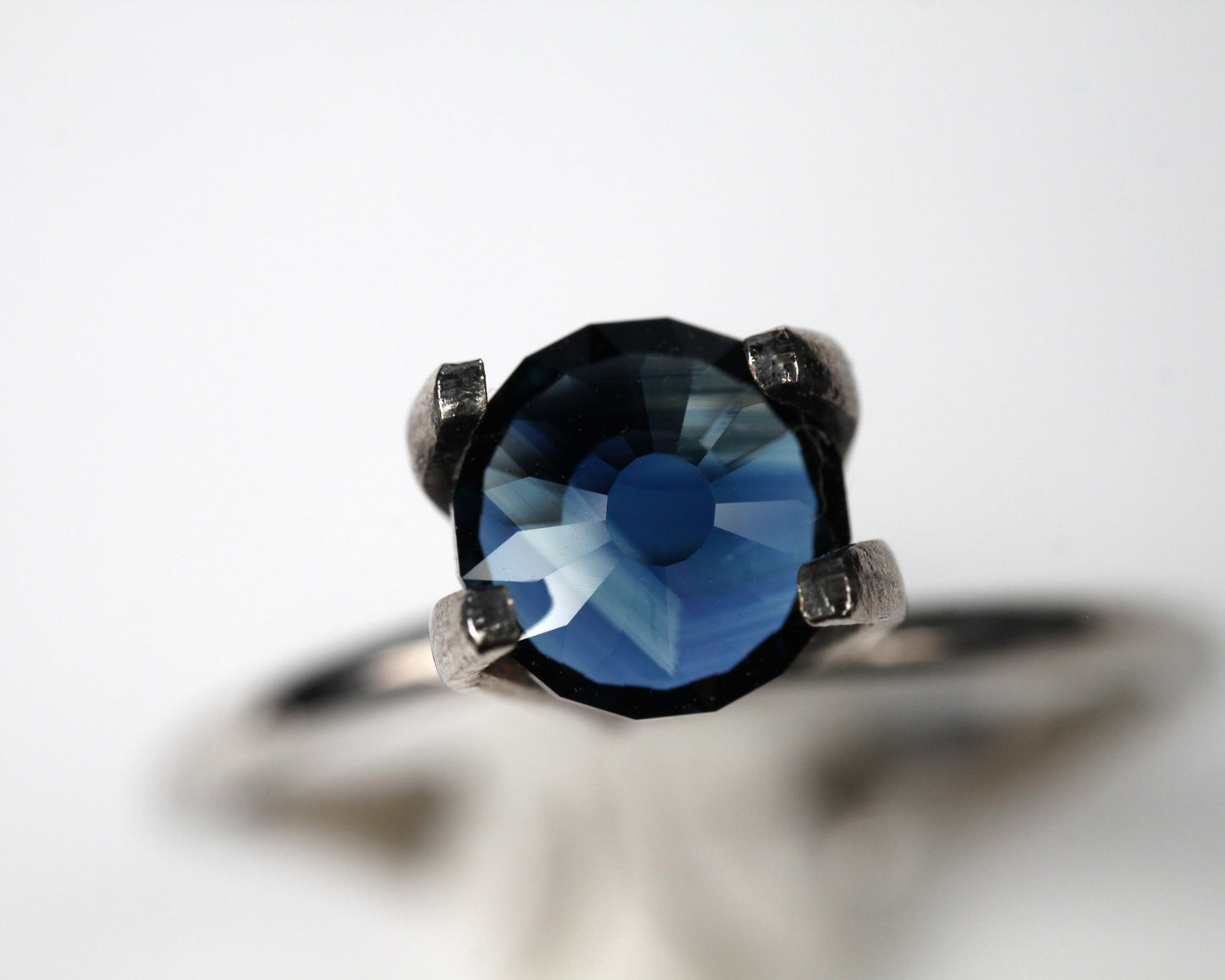 Safir rund blå 6 mm 0,87 ct