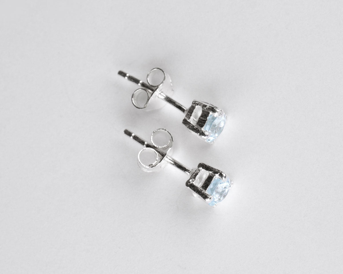 Topaz silver ear studs, 4 mm