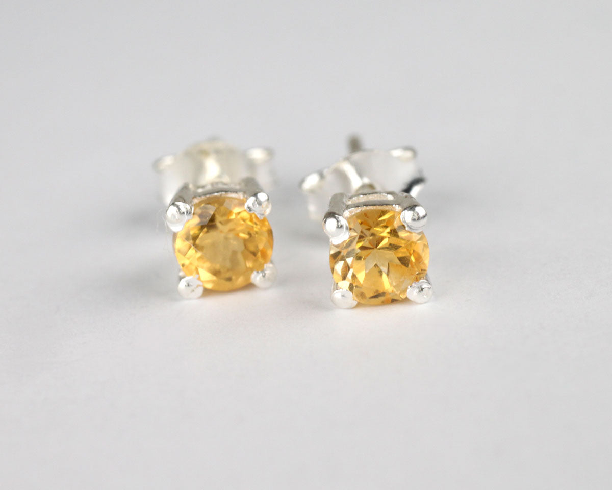 Citrine silver ear studs, 4 mm