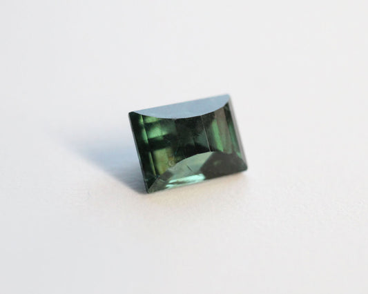 Safir grön rektangel 7 mm 1,98 ct