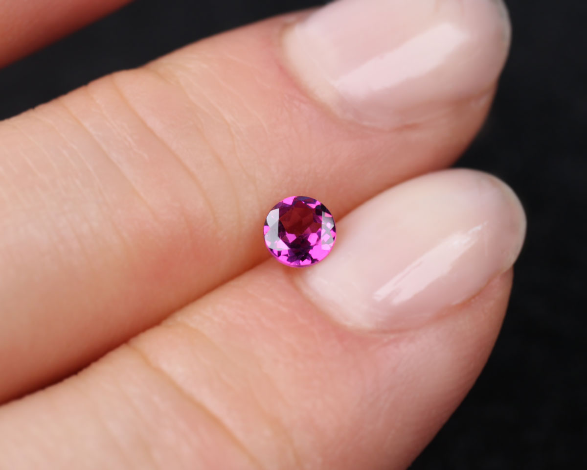 Granat rund lila 4 mm 0,3 ct