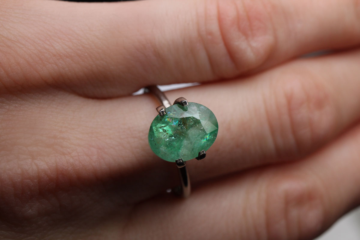 Shakiso Smaragd oval 3,43 ct Regnbåge