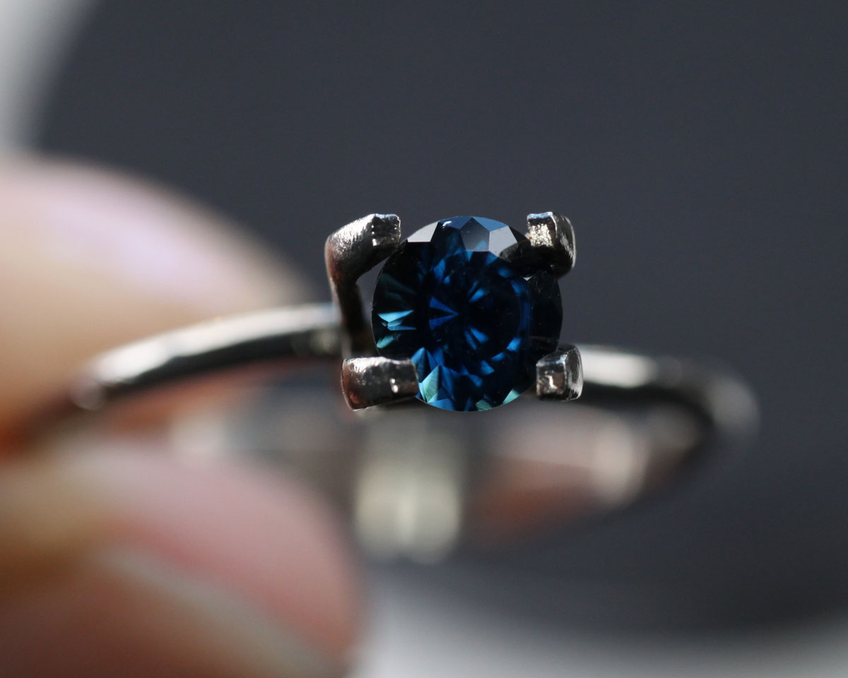 Safir blå 5 mm 0,57 ct