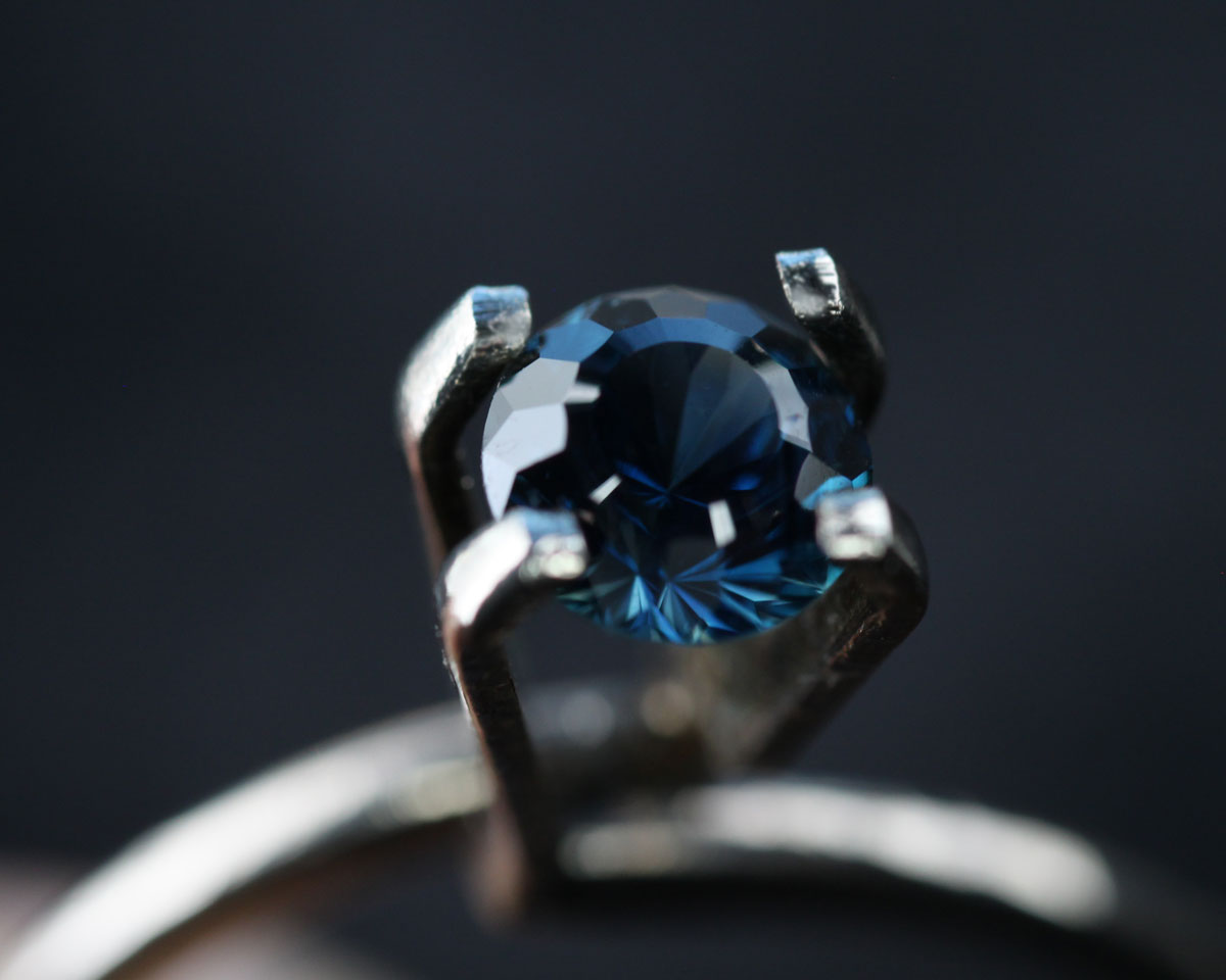 Safir blå 5 mm 0,57 ct