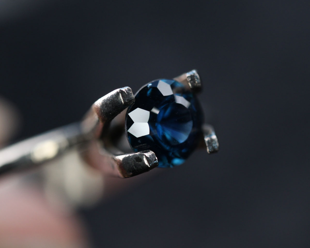 Safir blå 5 mm 0,57 ct