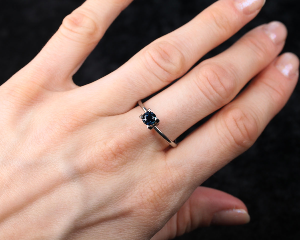 Safir blå 5 mm 0,57 ct