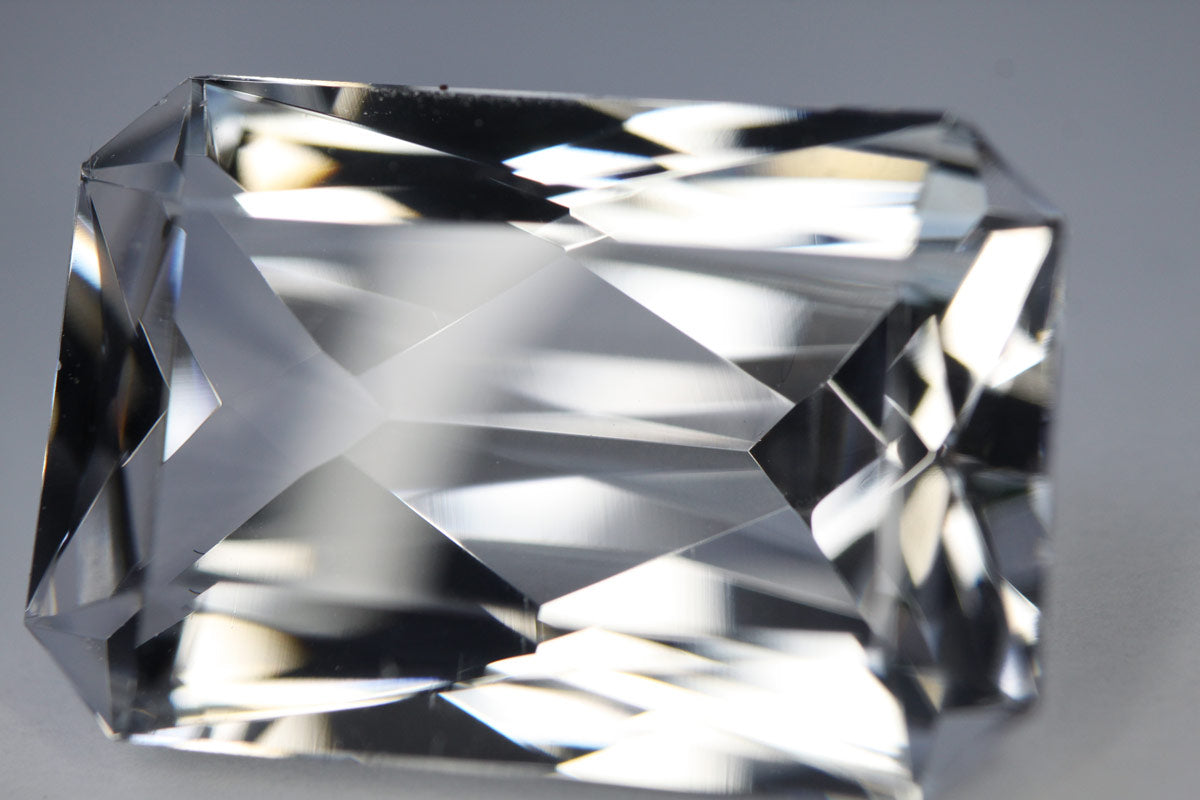 Spinell ljusblå rektangulär 18 x 12 mm