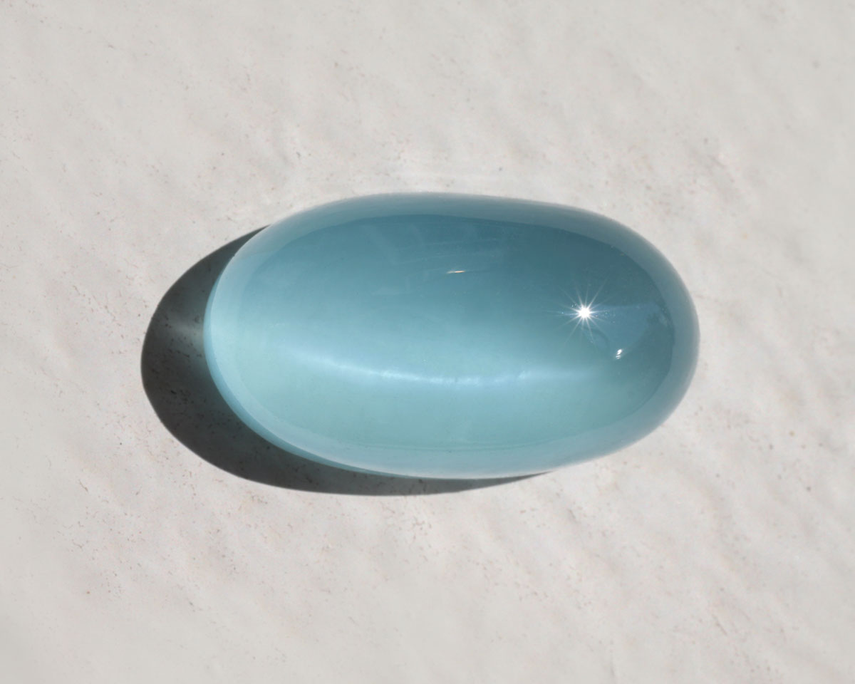 Aquamarine cabochon Chatoyant oval blå 26 mm 16 ct