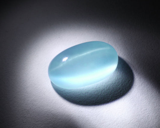 Aquamarine cabochon Chatoyant oval blå 26 mm 16 ct