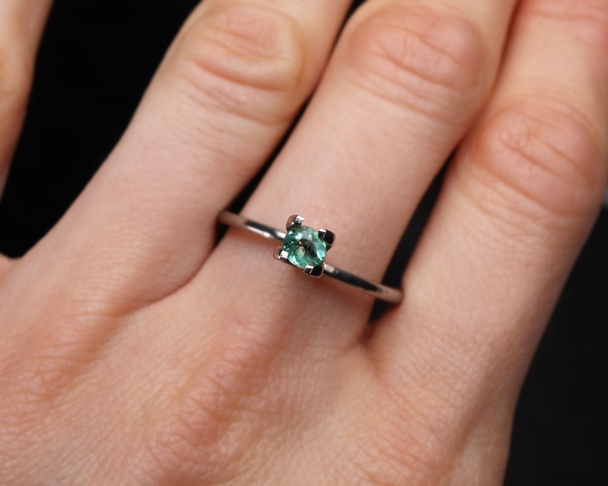 Shakiso Emerald oval 0.24 ct