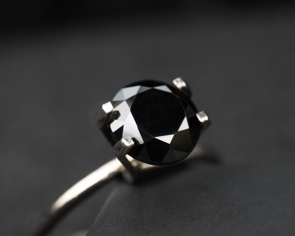 Svart diamant rund 8 mm 3,75 ct