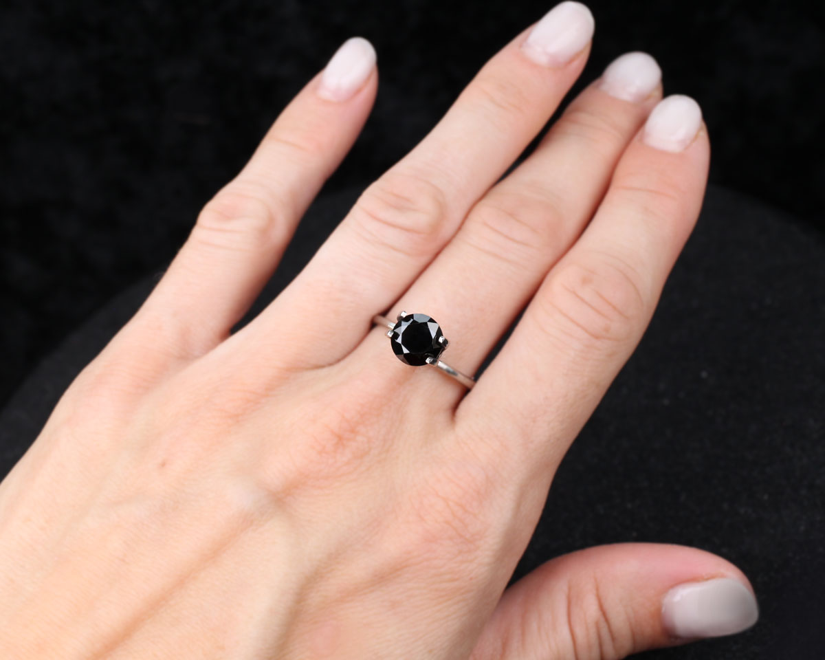 Svart diamant rund 8 mm 3,75 ct