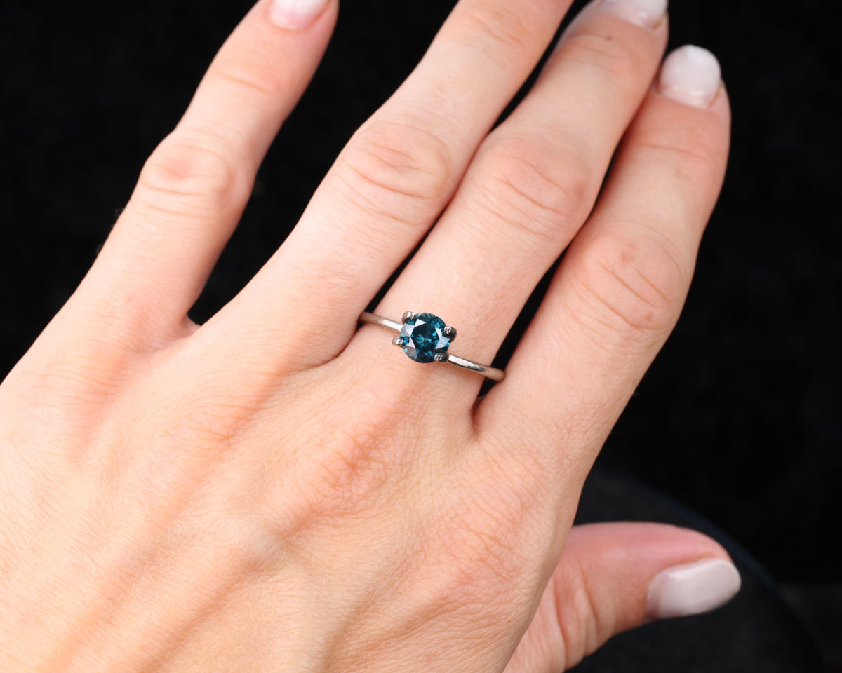 Blå diamant rund 6 mm 1 ct