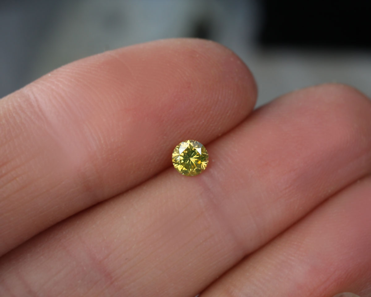 Diamond yellow round 4 mm 0.27 ct