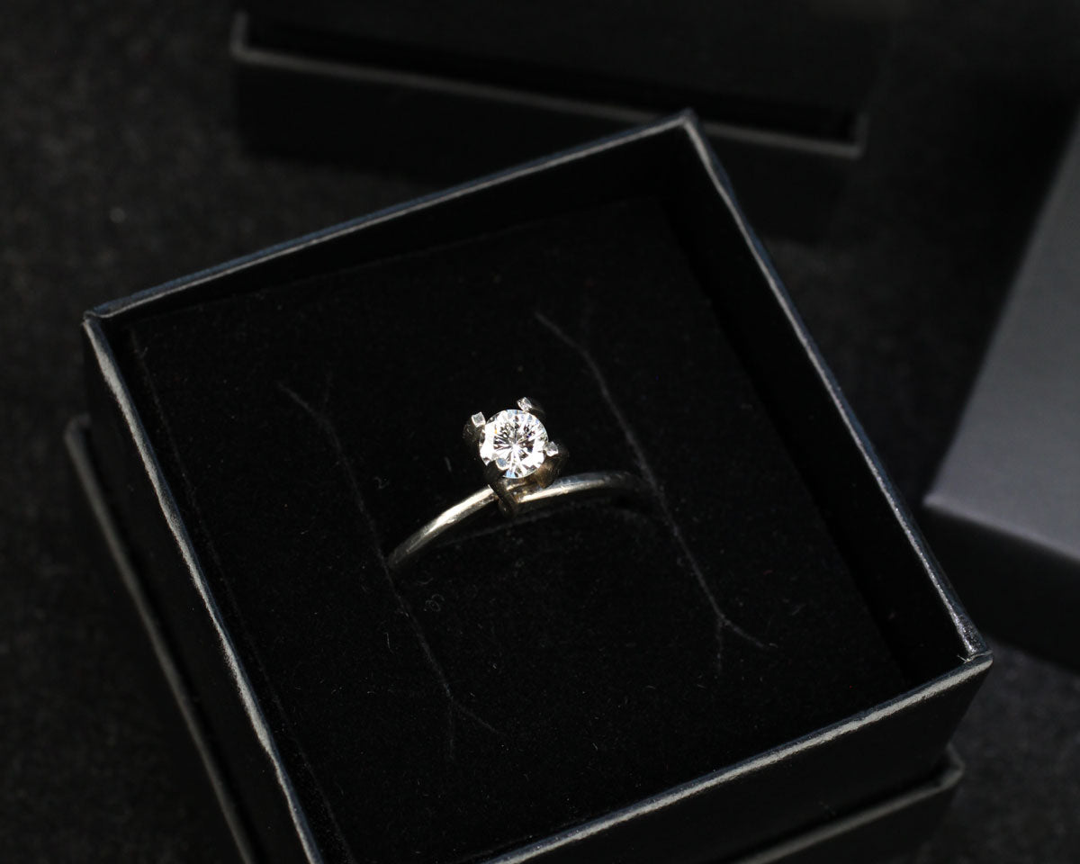 White Diamond round 4.5 mm 0.3 ct