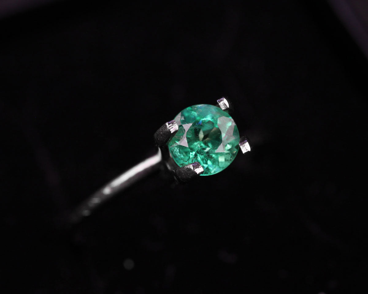 Shakiso Emerald rund 0,61 ct Certifierad