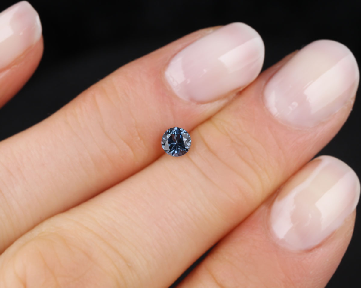 Spinell blå rund 4 mm 0,3 ct