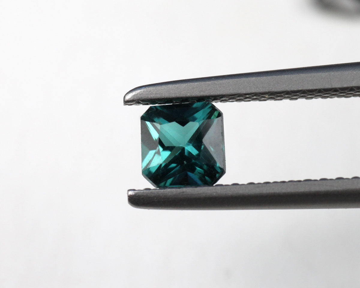Turmalin grönblå 4,5 mm 0,4 ct