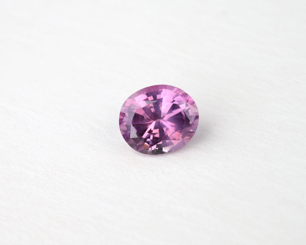 Pink oval sapphire 1.1 ct 6.6 mm
