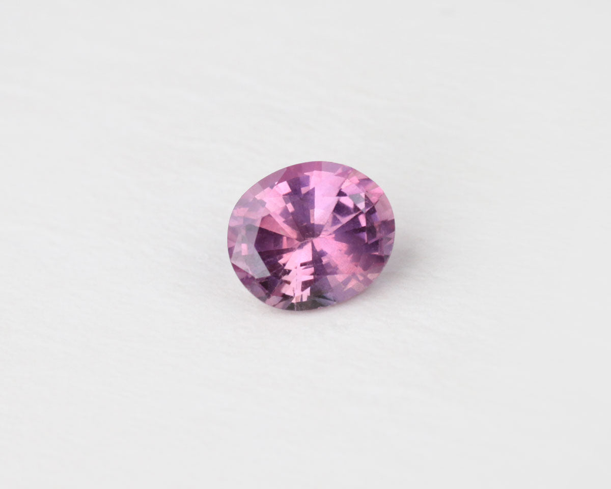 Pink oval sapphire 1.1 ct 6.6 mm