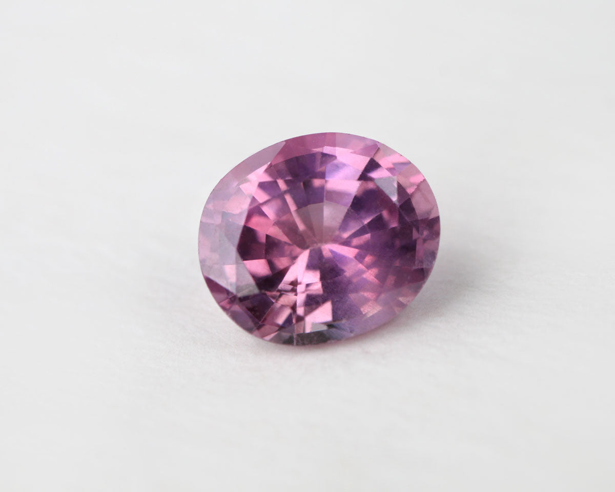 Pink oval sapphire 1.1 ct 6.6 mm
