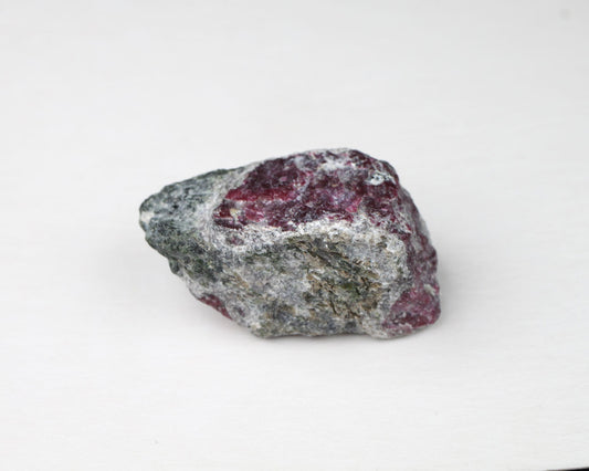 Grönlands rubin korund 13,61 g