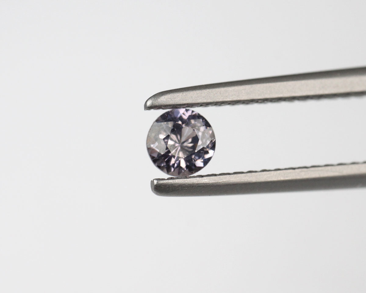 Spinell lila 4 mm 0,3 ct