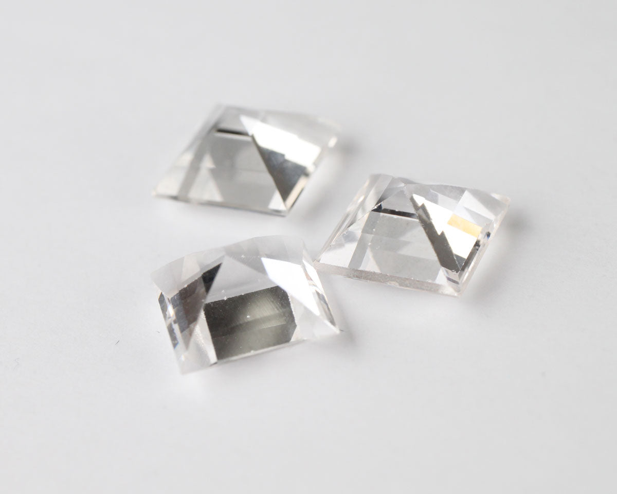 Vit Spinel kvadrat 3,6 ct