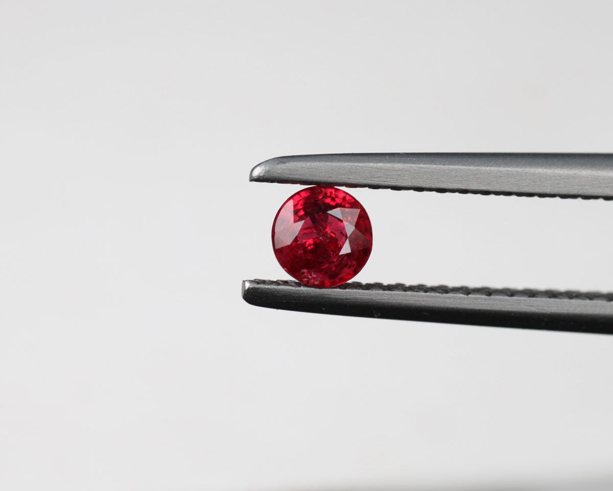 Ruby round 3.8 mm 0.28 ct