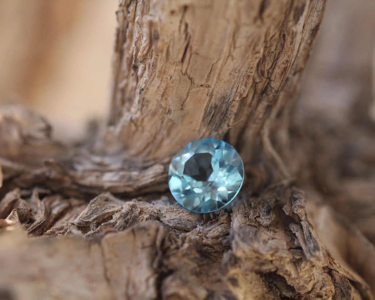 Topaz swiss blå 5 mm 0,6 ct