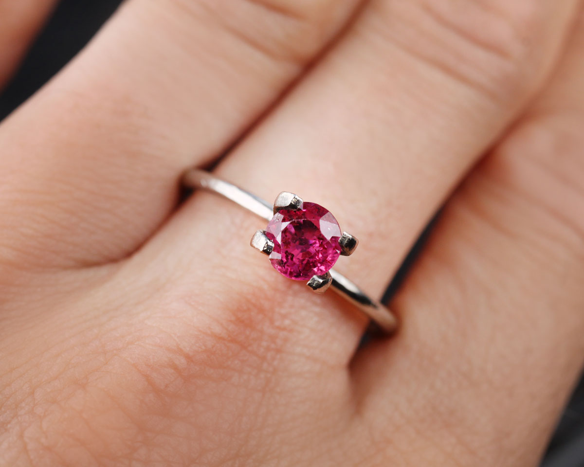 Rubin rund 5,43 mm 0,78 ct