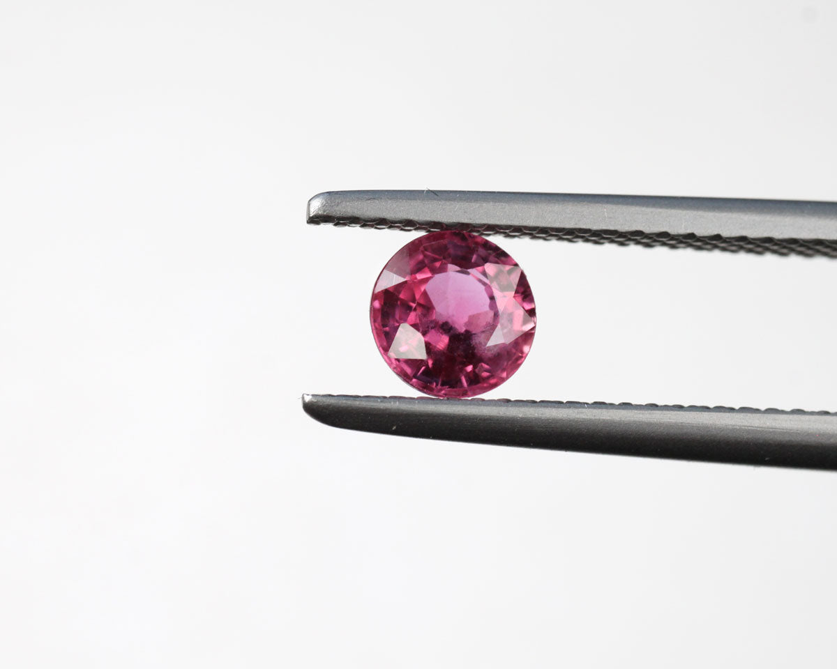 Ruby round 5.25 mm 0.8 ct