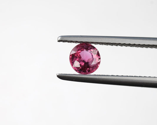 Rubin rund 5,25 mm 0,8 ct