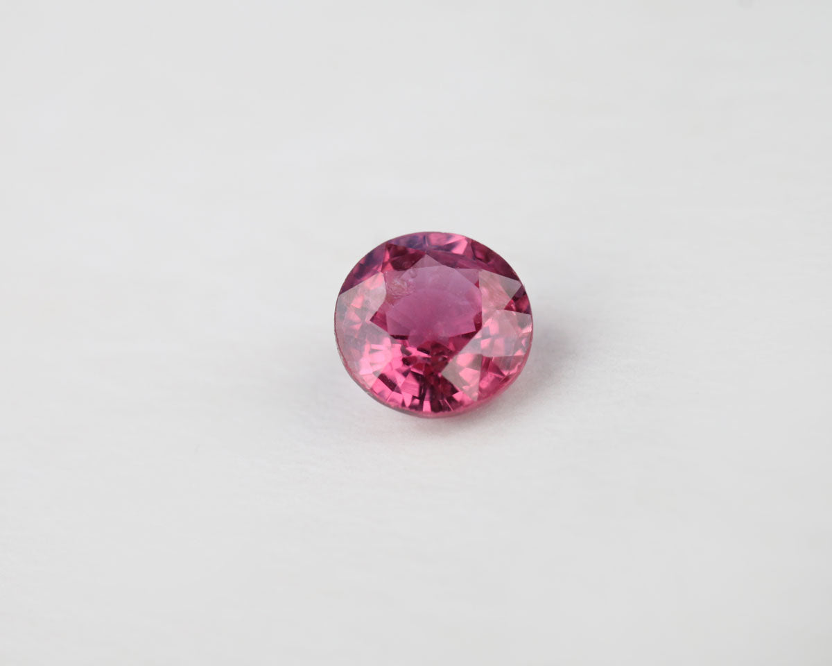 Ruby round 5.25 mm 0.8 ct