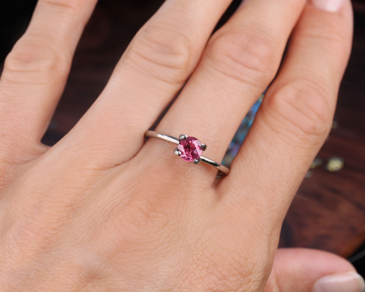 Ruby round 5.25 mm 0.8 ct